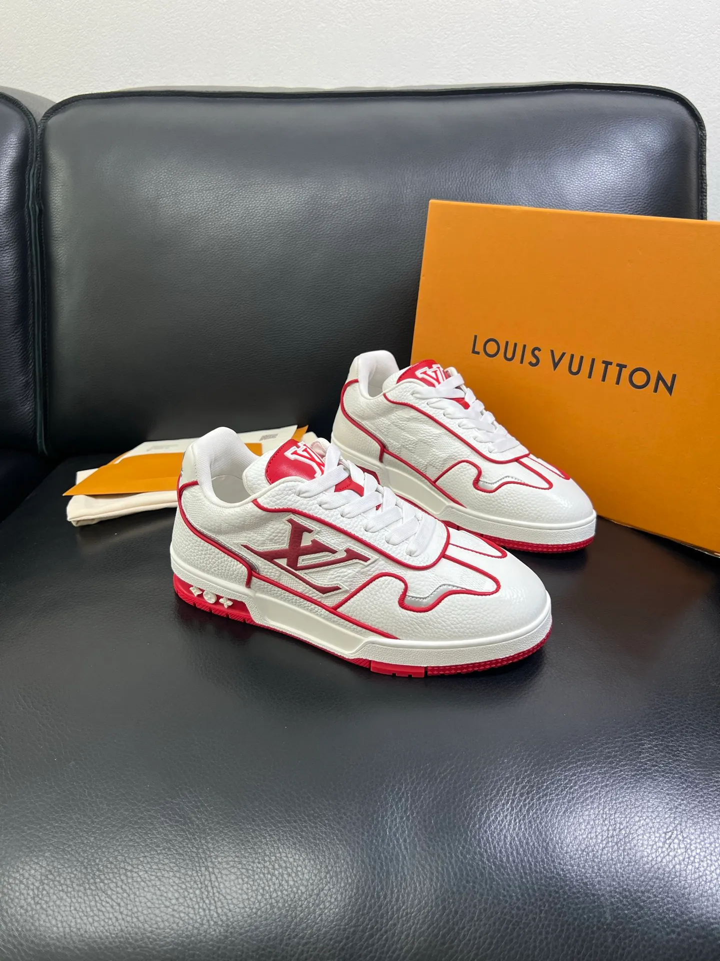 Men's shoes💰840 Lv 🔍Top purchasing agent🇮🇹 Louis Vuitton, the sports sneaker counter is synchronized, the uppers are imported from Italy, high-quality splicing colorful and complex crafts, the imported mesh padding is soft and comfortable, soles: original soles specially provided by the original factory, T men's men's shoes 💰U exclusive movable molded soles are super comfortable, original factory and single goods, 🔍🔍high quality, you can enter and leave the counter at will, welcome to compare, code number 39-44 (customized 38 45) 85878